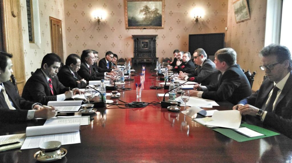 Pertemuan antara perwakilan Indonesia dengan Rusia saat Konsultasi Bilateral ke-2 RI-Rusia di Mansion Kementerian Luar Negeri Rusia, Moskow, 7 April 2017. Foto: kemlu.go.id.