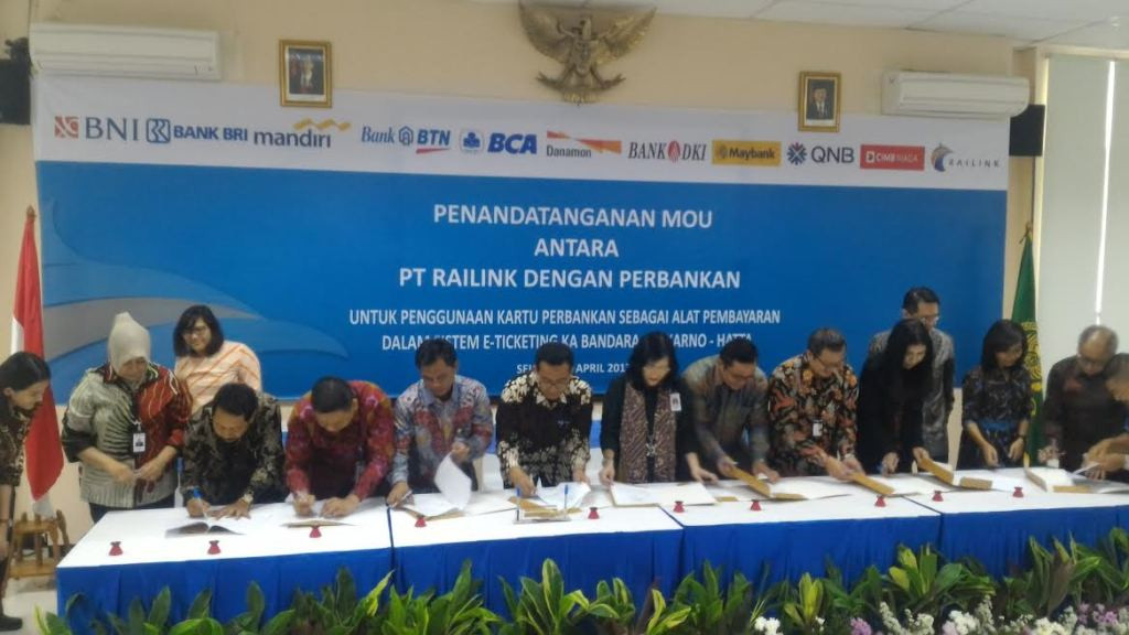 Suasana penandatanganan MoU antara PT Railink dengan Perbankan (Foto: MTVN/Eko Nordiansyah)