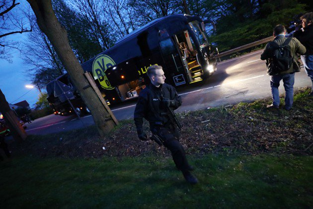 Bus Tim Borussia Dortmund Terkena Ledakan, Marc Bartra Dilarikan ke Rumah Sakit