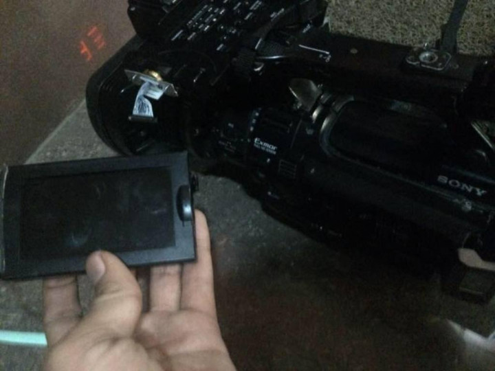 Merekam Mini Cooper saat Banjir, Jurnalis Dipukuli