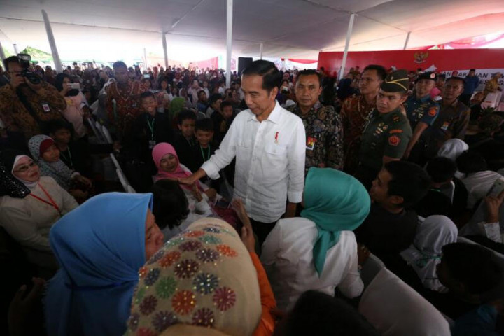 Presiden Jokowi Larang Siswa Beli Pulsa Pakai KIP