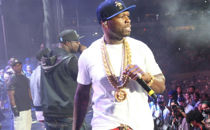 50 Cent Pukul Penggemar Wanita saat Konser