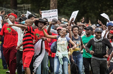 Ribuan Demonstran Desak Presiden Afrsel Mundur