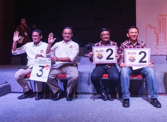 Djarot-Sandiaga 'Cipika-Cipiki' Saat Debat Sesi Khusus Cawagub