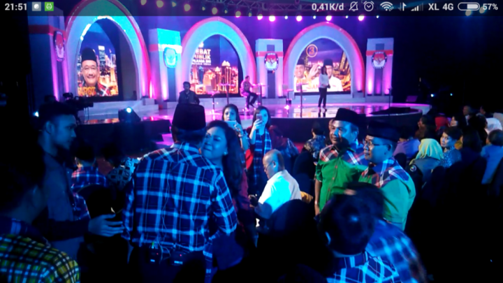 Bentuk Dukungan Happy pada Djarot di Jeda Debat