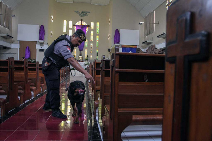 Jelang Paskah, Aparat Sterilisasi Gereja