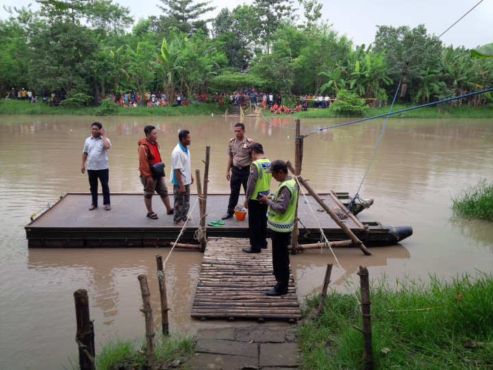 Penyebab Getek Terbalik di Sungai Perbatasan Gresik-Sidoarjo