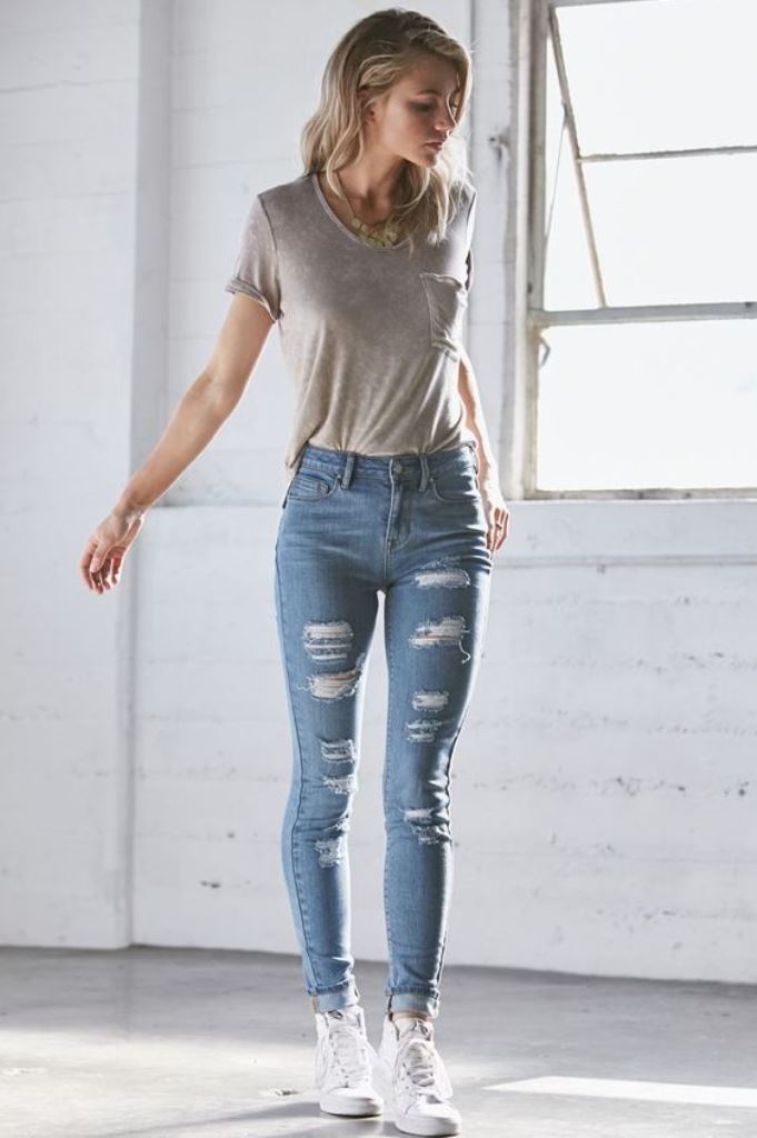 Ripped Clothing, Bukan Hanya Sekedar Tren Pakaian Koyak