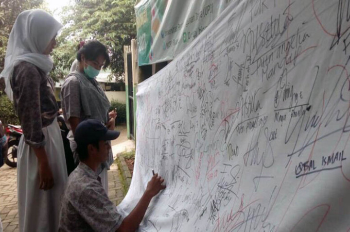 Siswa SMAN 9 Tangsel Lakukan Aksi Coret-coret Usai UNBK