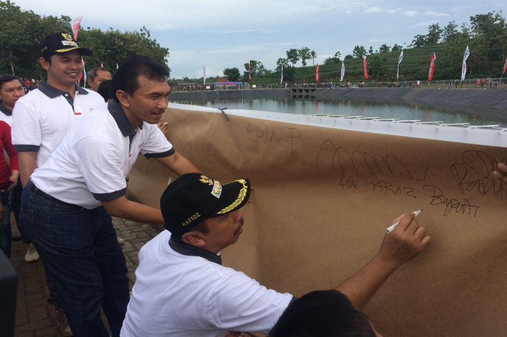 Anggota DPR RI Temui Warga di Sekitar Pabrik Semen di Rembang