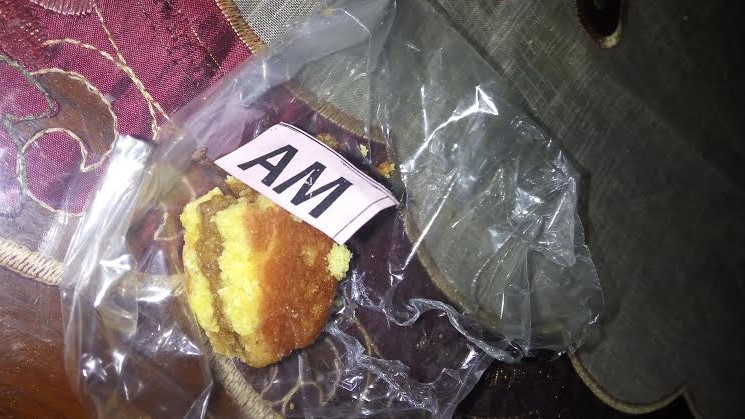 Roti berisi paku/MTVN/Agung Widura