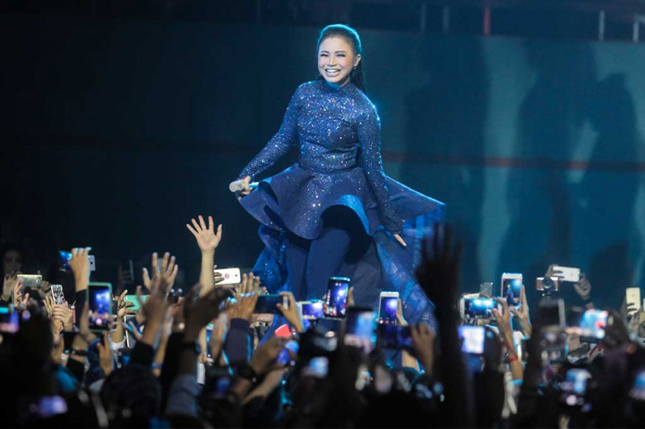 Rossa Puaskan Penggemar Dalam Konser Tunggalnya