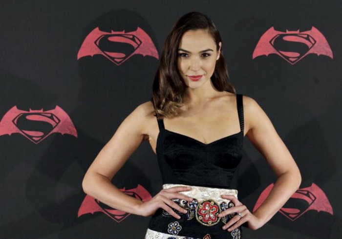 Gal Gadot Sempat Berpikir Dirinya Terlalu Pintar Menjadi Artis