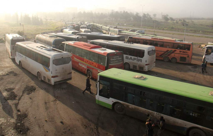 Warga Mengungsi dari Empat Kota Suriah yang Terkepung