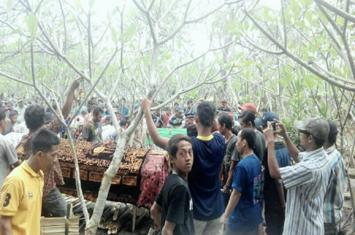 Dua Bocah Kehilangan Orang Tua yang Jadi Korban Perahu Terbalik