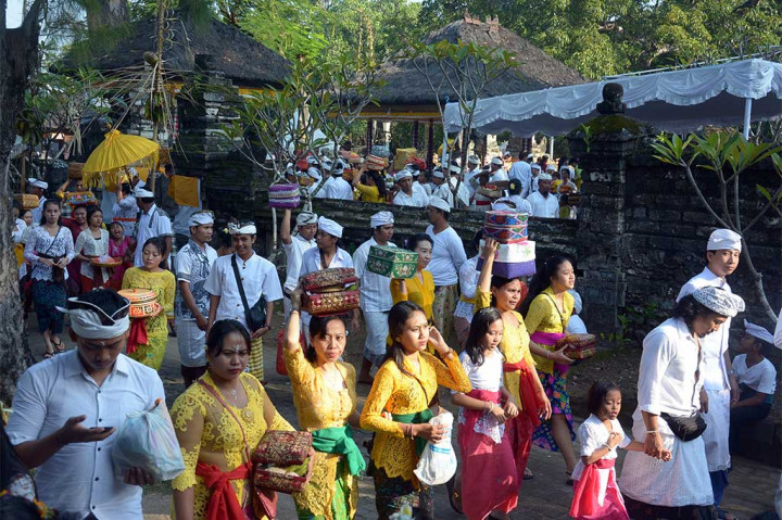Umat Hindu Rayakan Hari Suci Kuningan