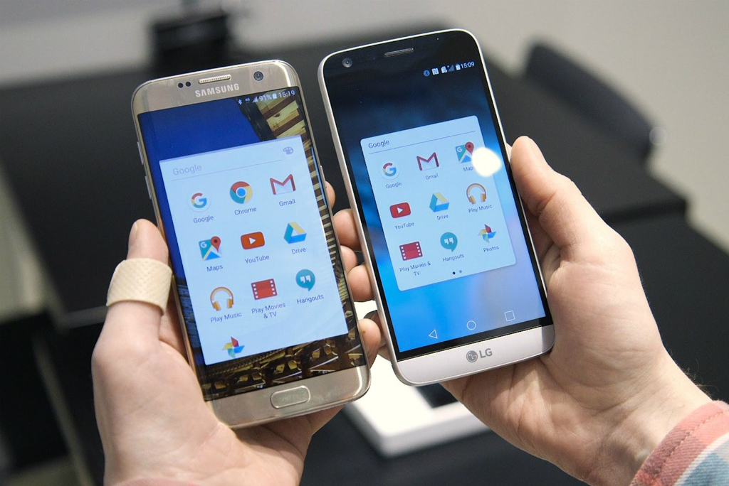 Samsung dan LG dikabarkan menunda penutupan pabrik panel layar LCD mereka.