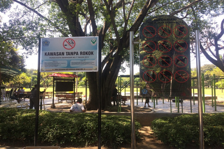 Tanda Peringatan untuk Keselamatan Anak di Lapangan Puputan Minim