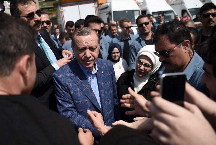 'Yes' Camp Edging Turkey Poll on Erdogan Powers