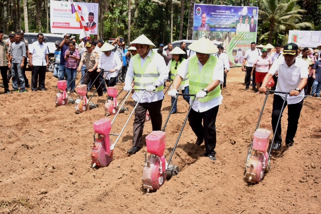 Kemendes Jadikan Halmahera Barat Contoh Program Unggulan Pedesaan