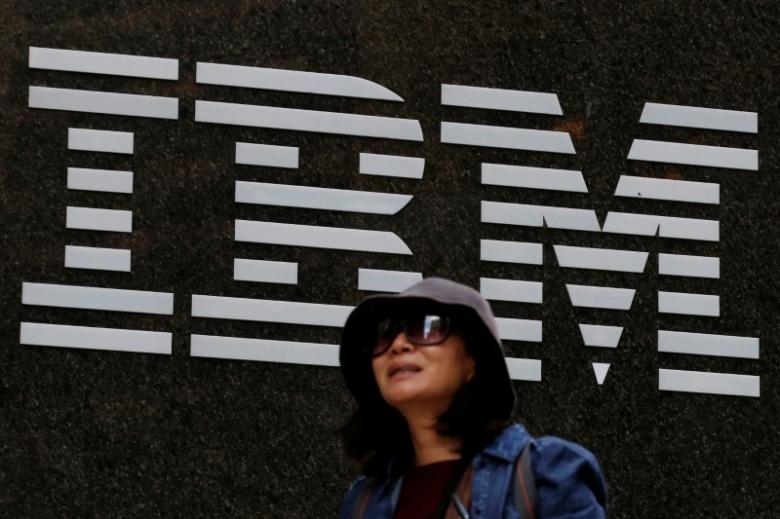 Saham IBM turun seiring dengan penurunan pendapatan. (REUTERS/Brendan McDermid)