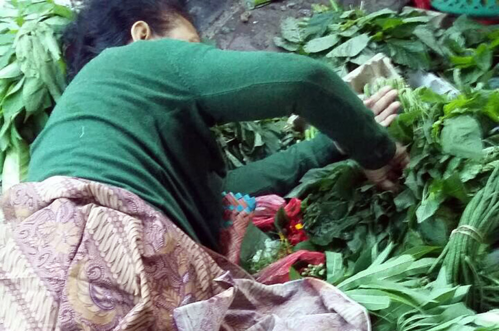 Salah satu korban pohon tumbang di Pasar Intaran, Jalan Pejangsari, Dusun Medura, Desa Sanur Kauh, Denpasar, Bali -- istimewa