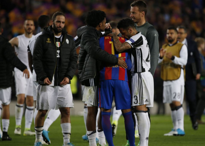 Ini yang Dikatakan Alves untuk Menghibur Neymar