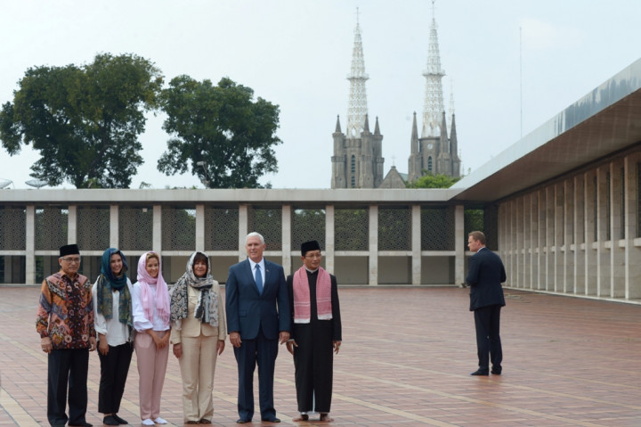 US Vice President Visits Istiqlal Mosque