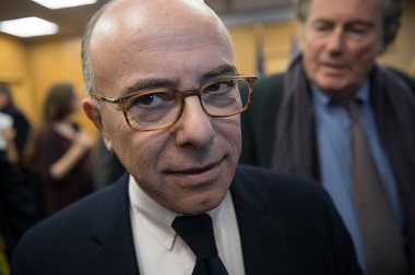 PM Prancis Tuduh Le Pen Eksploitasi Penembakan di Paris