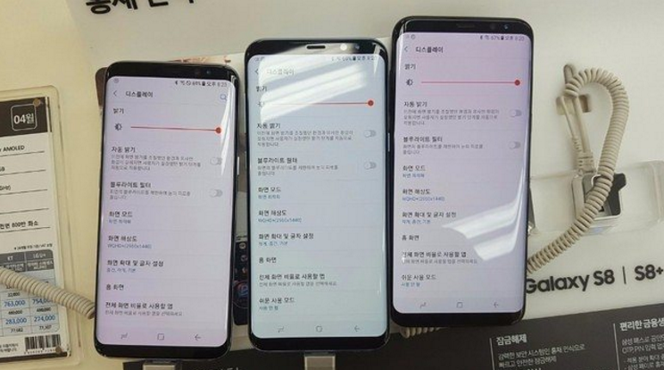 Layar kemerahan pada Galaxy S8. (konanzzang / Instagram)