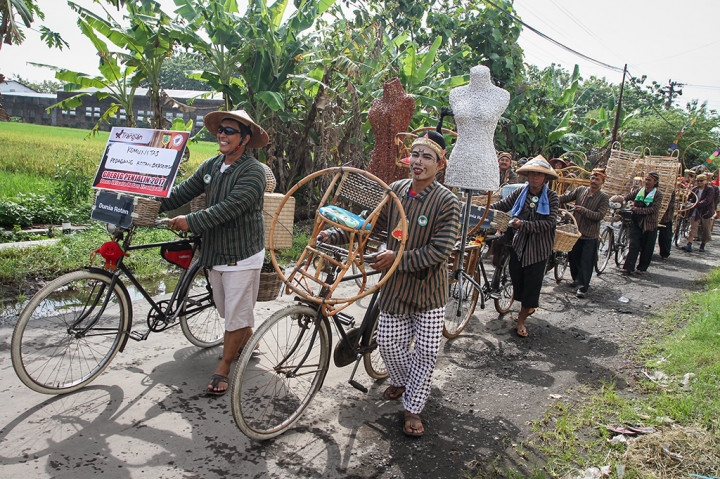 Perajin Rotan di Sukoharjo Ikuti Kirab Gerebek Penjalin