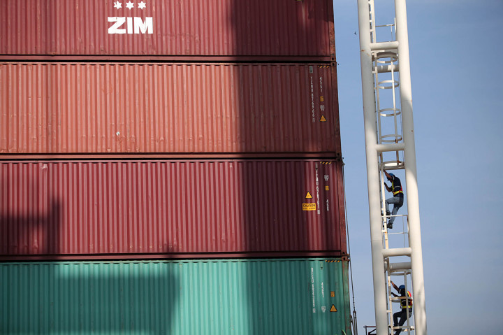 Buruh Tempel di Kerajaan Bisnis Komura