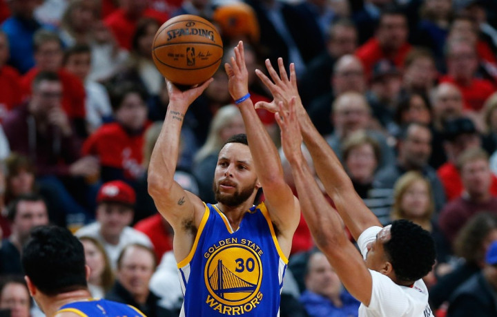 Sapu Bersih Laga atas Blazers, Warriors ke Semifinal