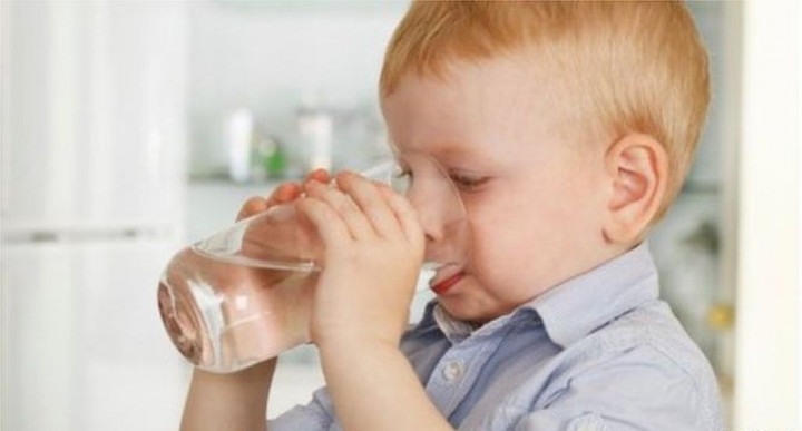 Rajin Minum Air Putih, Langkah Awal Jaga Kesehatan Gigi Anak Berkebutuhan Khusus