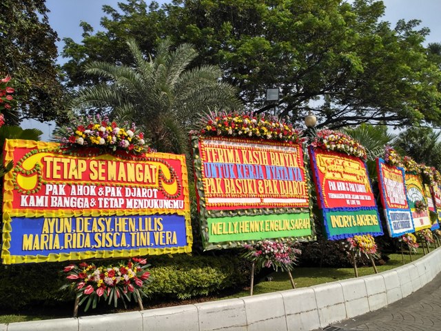 Bunga untuk Ahok-Djarot Bersemi di Balai Kota