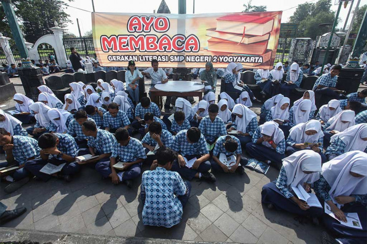 Ratusan Siswa SMP 2 Yogyakarta Gelar Aksi Ayo Membaca