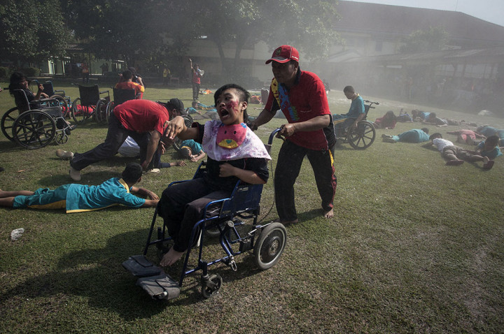 Seorang Siswa SLB Pingsan saat Simulasi Penanggulangan Bencana