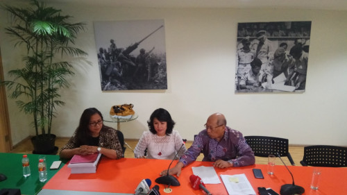Adik kandung Ahok, Fify Letty Indra Tjahaja Purnama (tengah). Foto: Metrotvnews.com/Whisnu