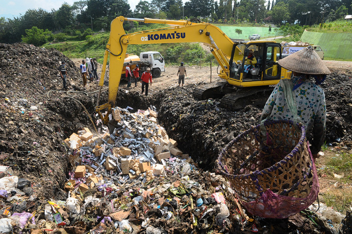 Bea Cukai Kudus Musnahkan 23,5 Ton Rokok Ilegal