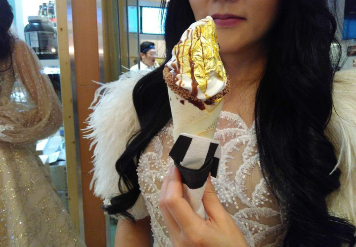 Sensasi Makan Yogurt dengan Emas 24 Karat