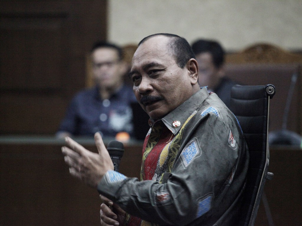 Kepala Badan Keamanan Laut (Bakamla) Laksamana Madya TNI Arie Soedewo saat memberikan kesaksian dalam sidang kasus suap pengadaan satelit monitoring dengan terdakwa Direktur Utama PT Merial Esa, Fahmi Dharmawansyah di Pengadilan Tipikor, Jakarta, Rabu (26