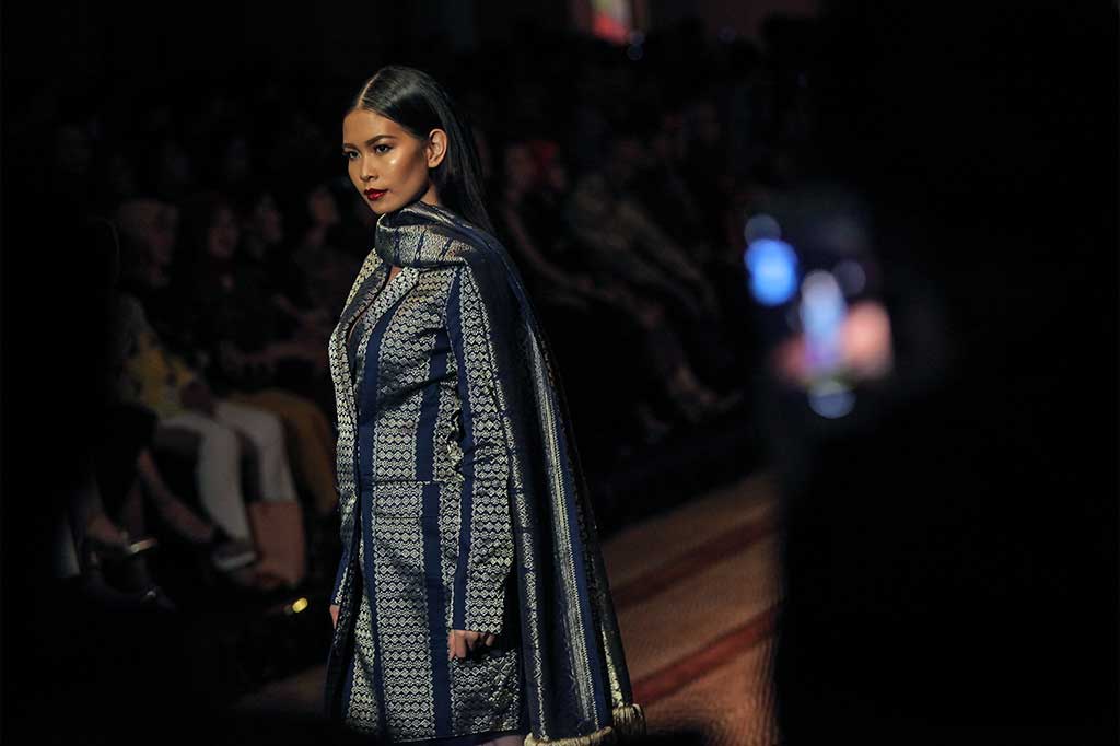 Busana Songket Sambas di Jakarta Fashion and Food Festival