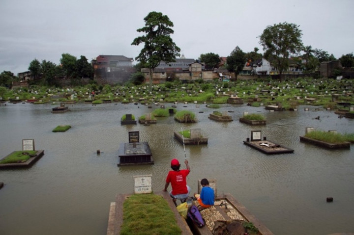 Kebanjiran, 3.200 Makam di TPU Tanah Kusir akan Diuruk