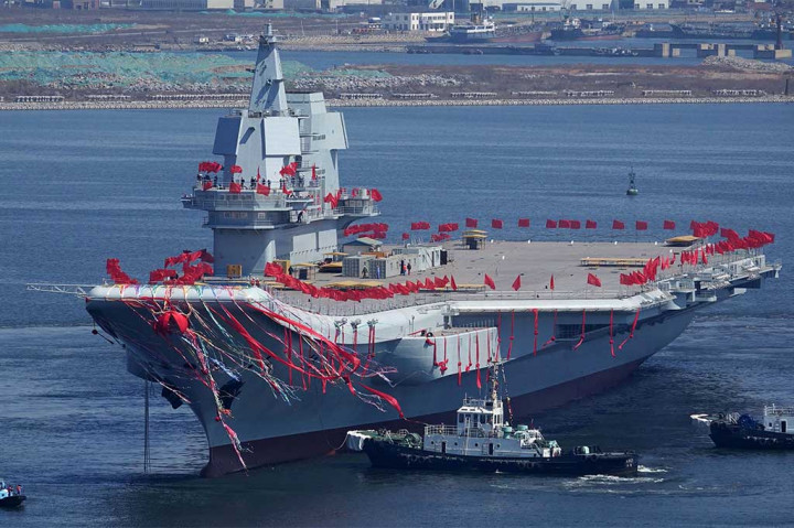 Tiongkok Luncurkan Kapal Induk Pertama Buatan Sendiri
