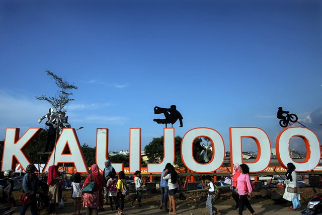 TNI-Polri Tertibkan Parkir Liar di Kalijodo