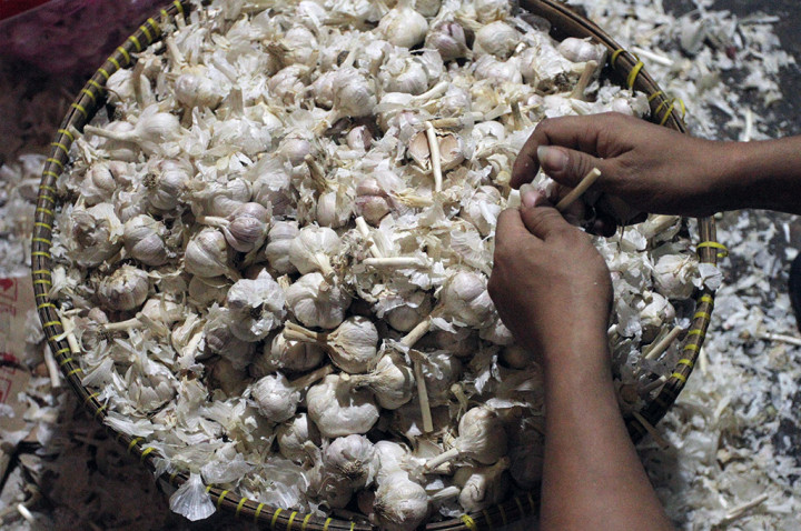 Harga Bawang Putih Melonjak Naik di Medan