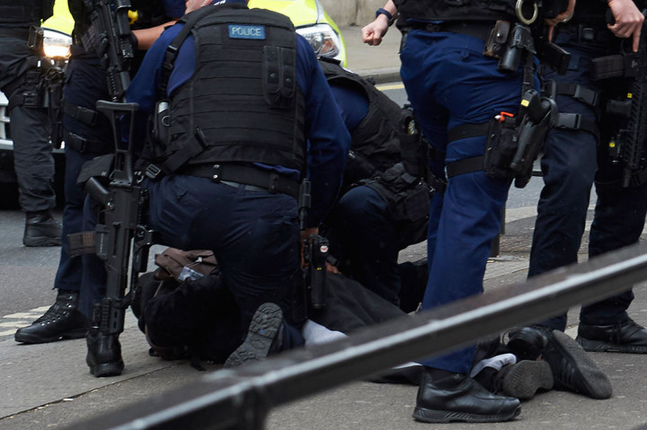 Bawa Pisau Dekat Parlemen Inggris, Seorang Pria Ditangkap