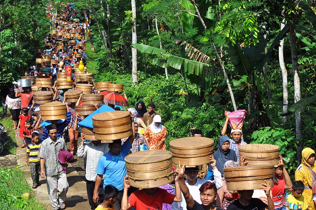 Warga Temanggung Gelar Tradisi Nyadran Tenong