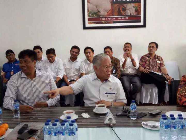 Menghadapi Puasa, Mendag Tinjau Gudang Daging Beku di Bekasi
