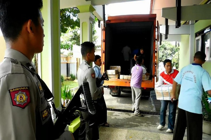 Tempat Penyimpanan Soal UN Dikawal Polisi Bersenjata